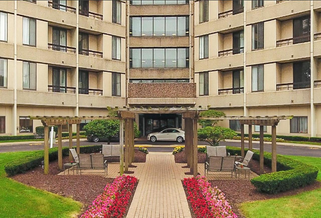 Short Term Rentals At The Park At Trowbridge Senior Community Саутфілд Екстер'єр фото